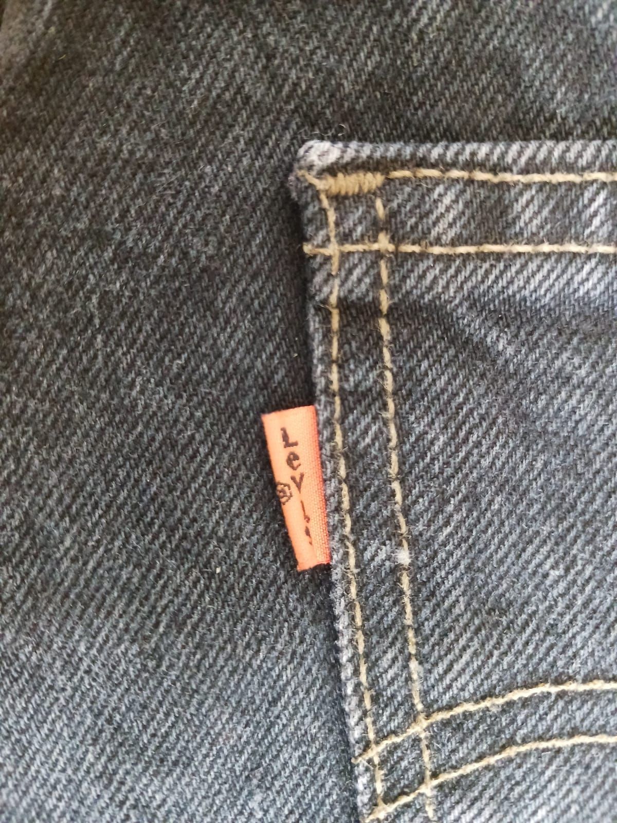 Vand blugi LEVI STRAUSS eticheta portocalie