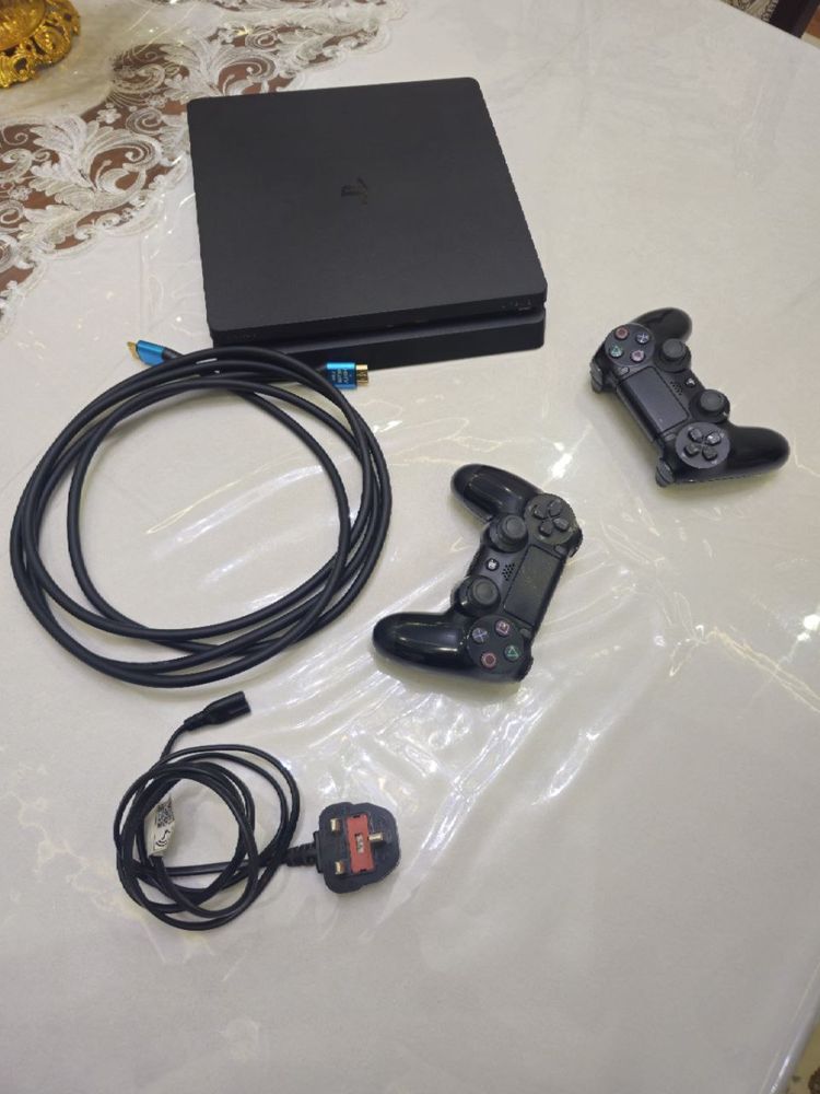 Playstation 4 slim