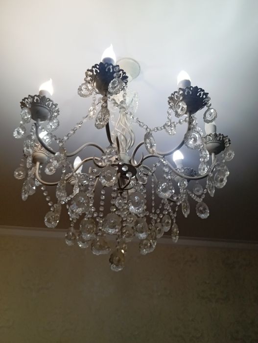 Продвм люстру хорошем состоянии