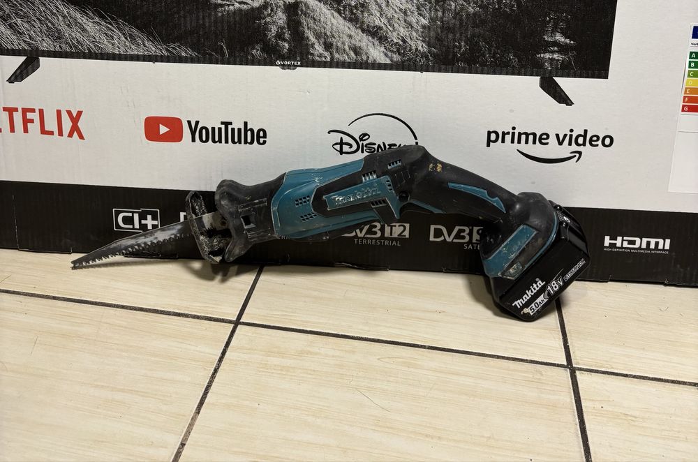 MDM vinde: Fierastrau sabie Makita DJR185+Acumulator.