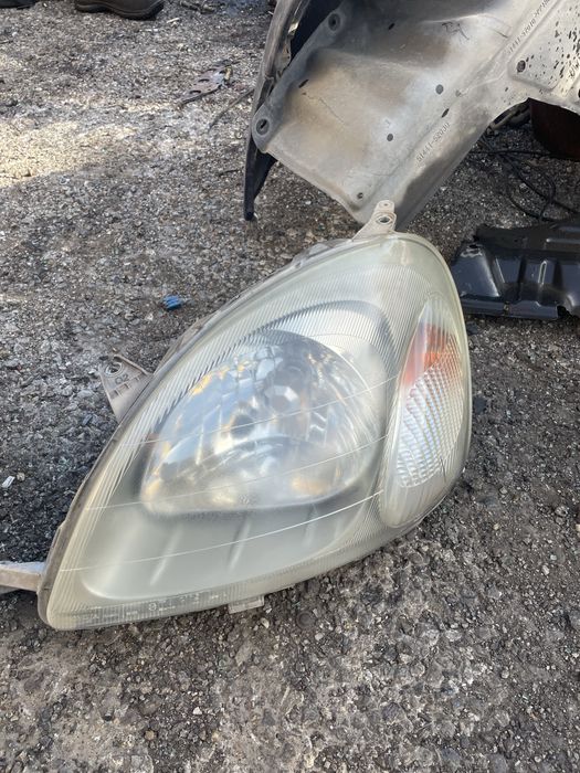 Фар фарове за toyota yaris 99 - 05 г