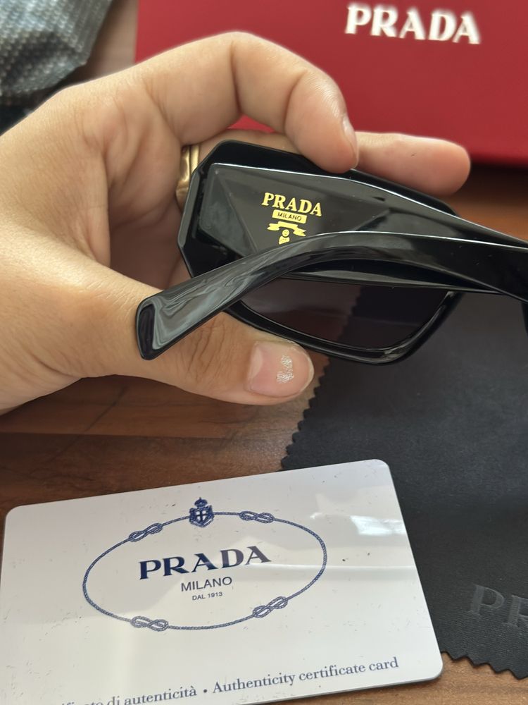 Ochelari de soare prada