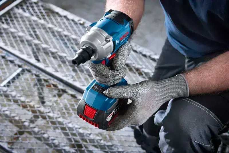 ПРОМОЦИЯ!Акумулаторен гайковерт безчетков GDS 18V-350 Solo Bosch