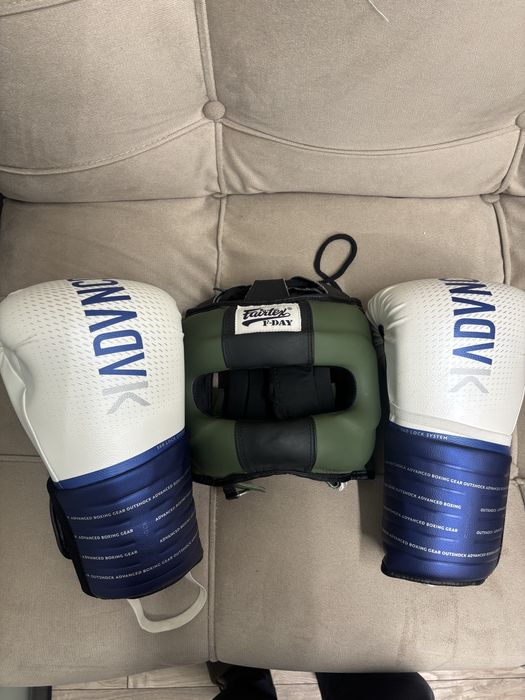 Продам боксерские перчатки и шлем