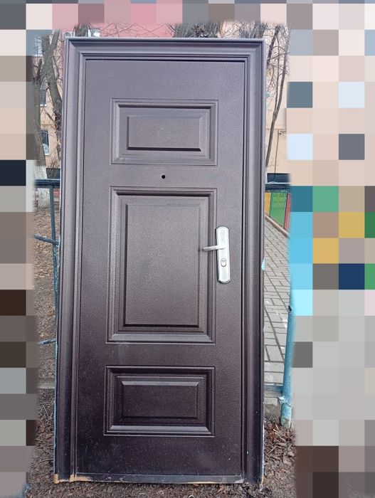Продам входная железная  дверь