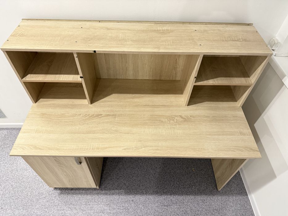 Продам ресепшен с полками (не новый) район озера Сайран есть шкафчик