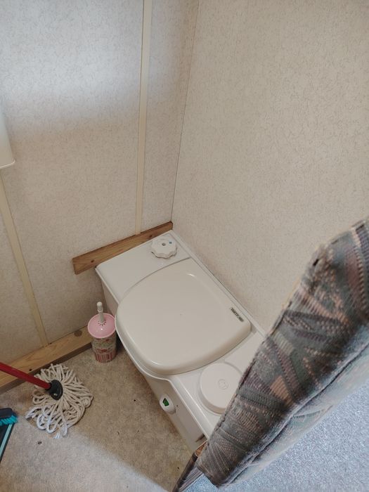 Продава се Каравана LUNAR KING 472