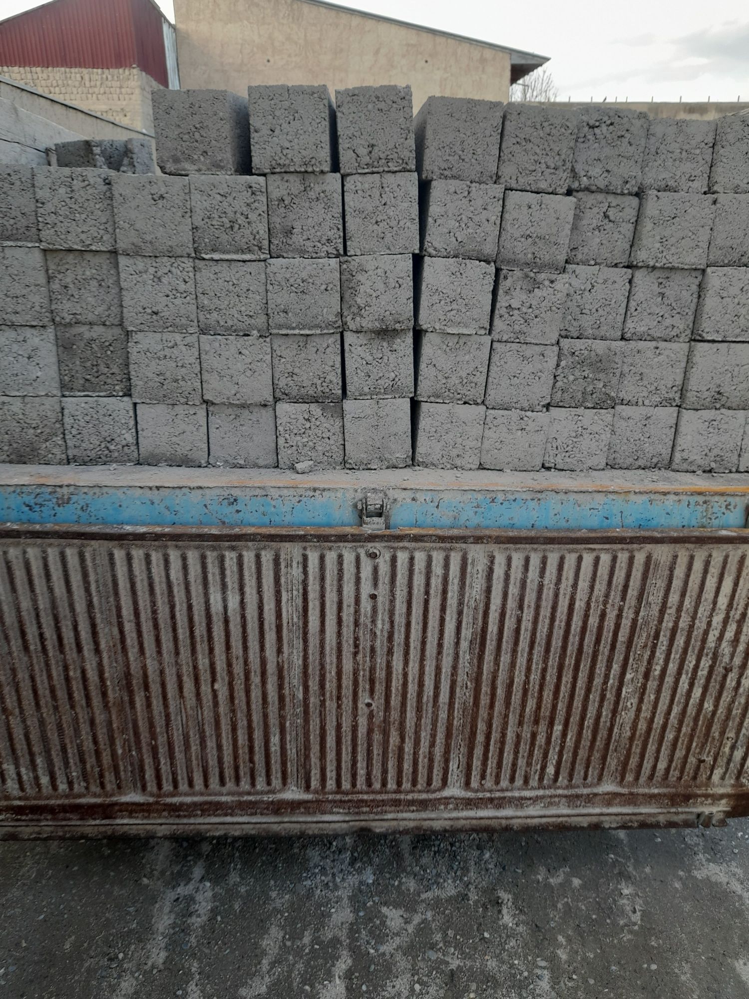 Shlaka blok sotiladi
