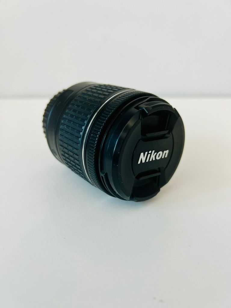 Nikon AF-P DX 18-55mm VR – Отлично състояние, без драскотини

Описа