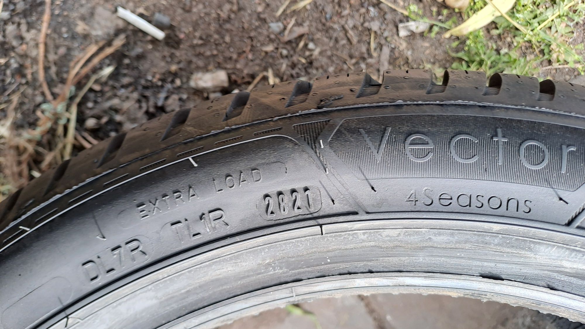 НАМАЛЕНИ Нови Всесезонни 225/45/17 Goodyear Vector 4Seasons