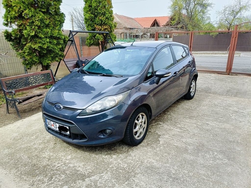 Vând Ford Fiesta 1.6 diesel/ an 2012