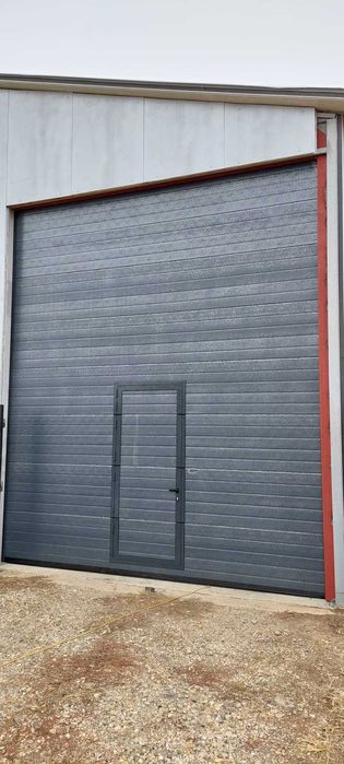 Usa industriala sectionala cu izolatie 3500L/3500H la 1183 euro+TVA