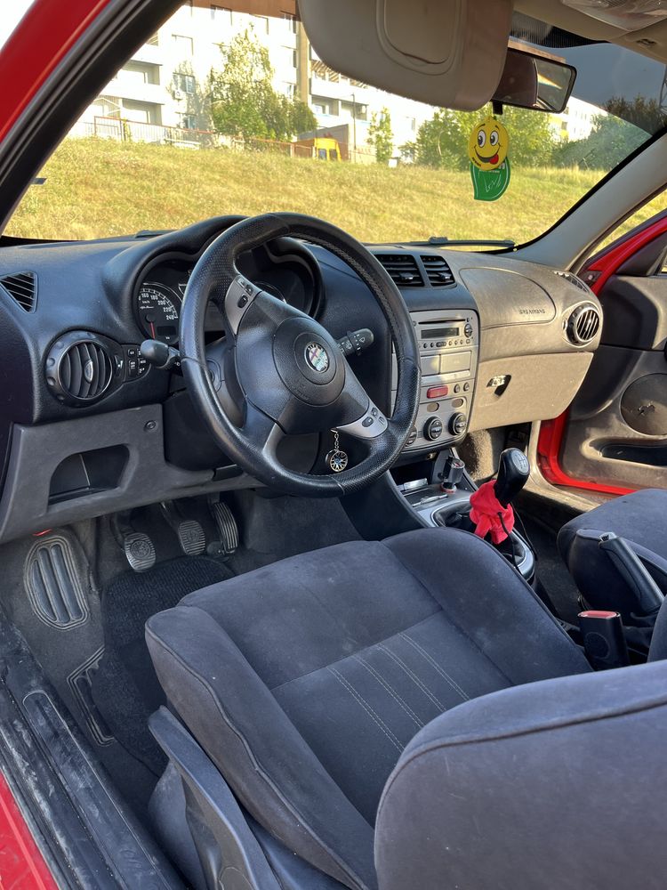 Продавам Алфа ромео 147 twin spark