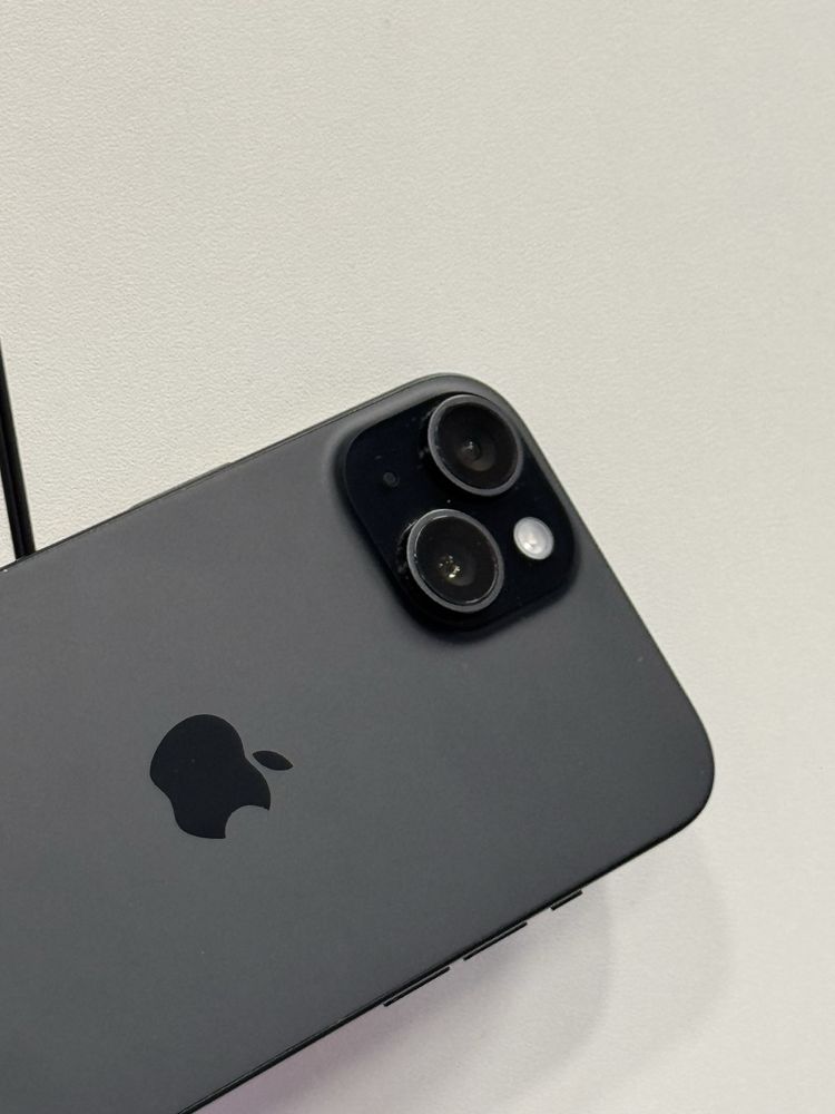Продавам перфектен iPhone 15 100%