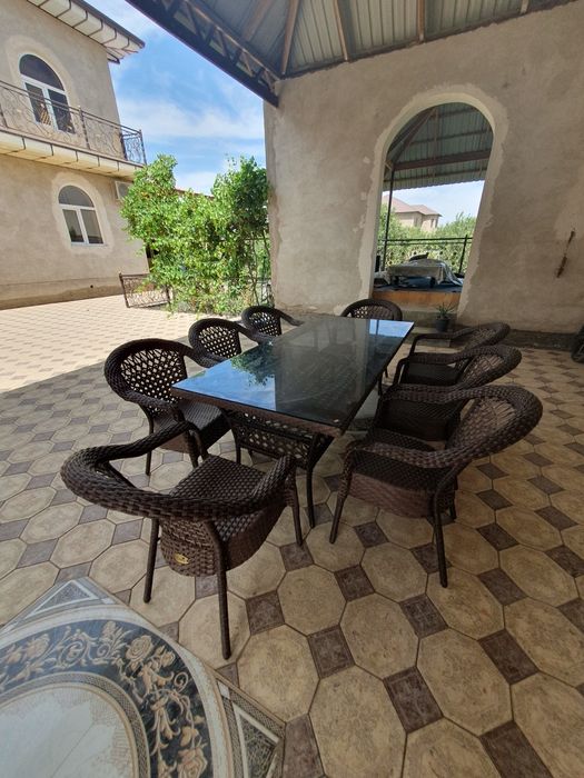 To'qilgan stol stullar