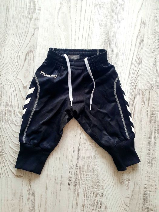 Pantaloni sport 3/4 HUMMEL, marimea 98-110