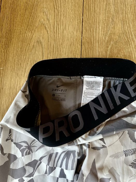 Nike!Суперефектен принт клин Nike