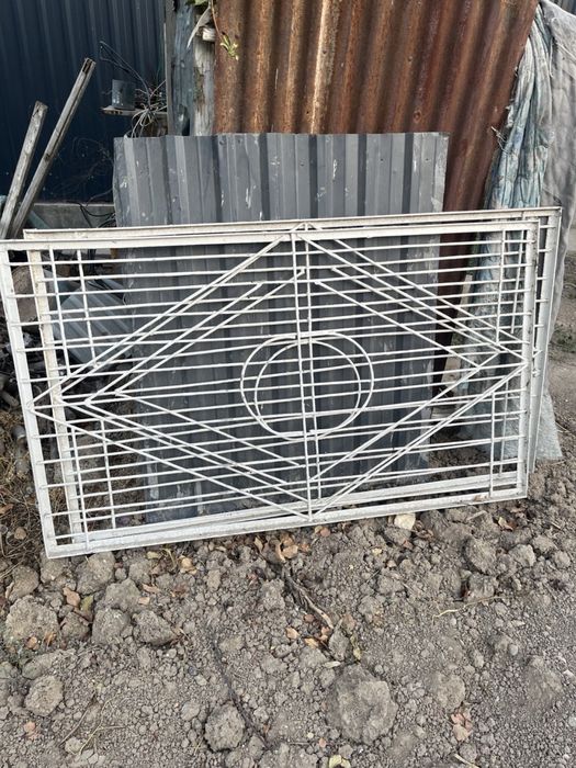 Продам решетки на оконную раму дешего