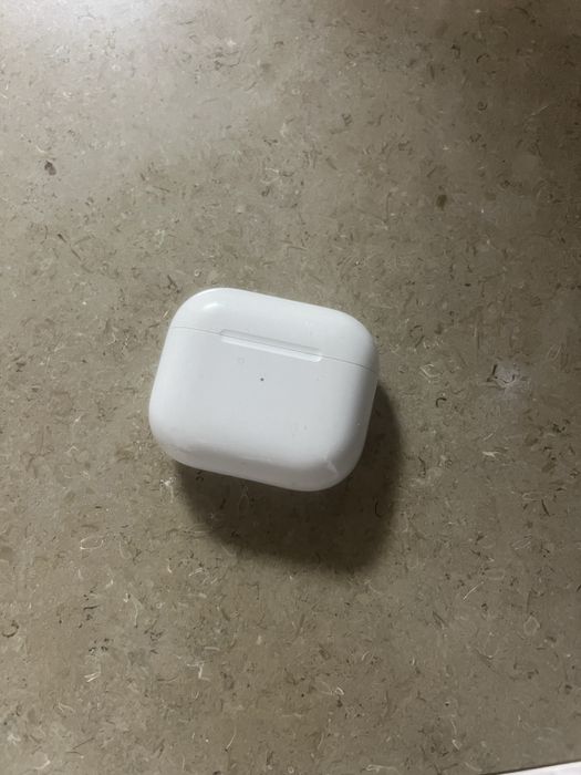 Оригинальный кейс от эирподс 3