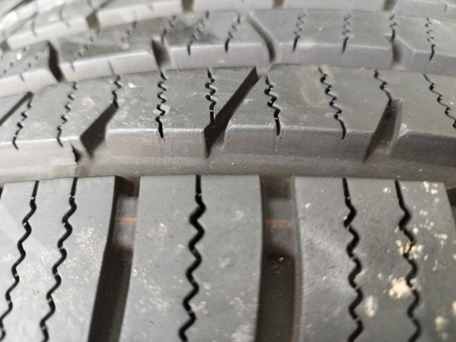 215 65 16 Continental M+S- Ca Noi