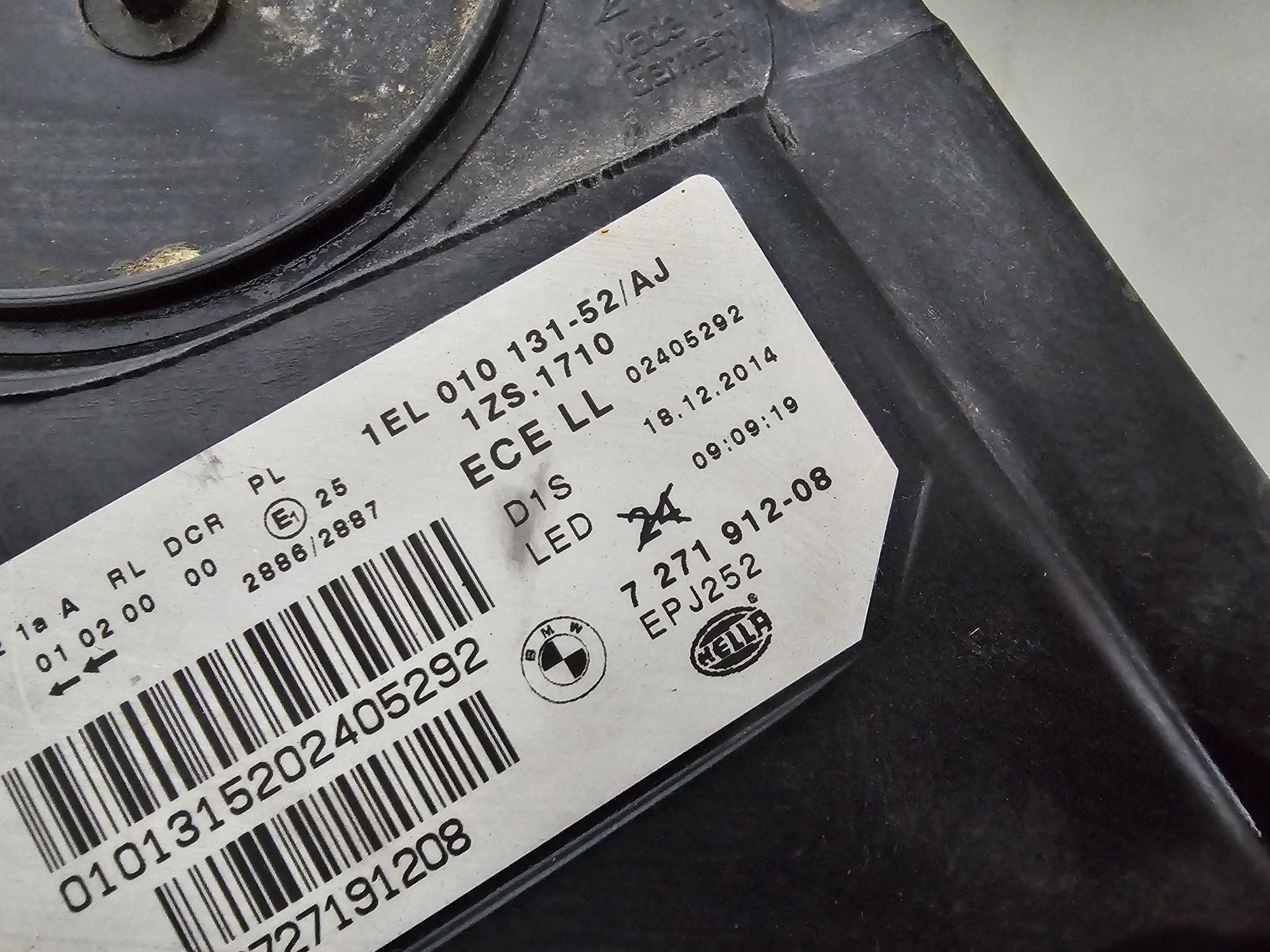 Far dreapta bixenon Bmw Seria 5 F10 F11 dupa 2009 cod 7271912