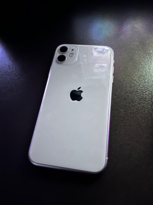 Продам Айфон 11
