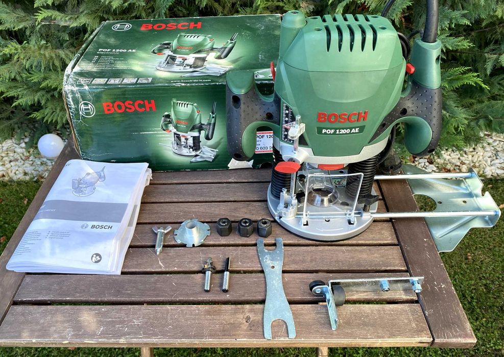 Bosch POF 1200 AE - Freza pentru lemn - aproape nouă/cutie/set complet