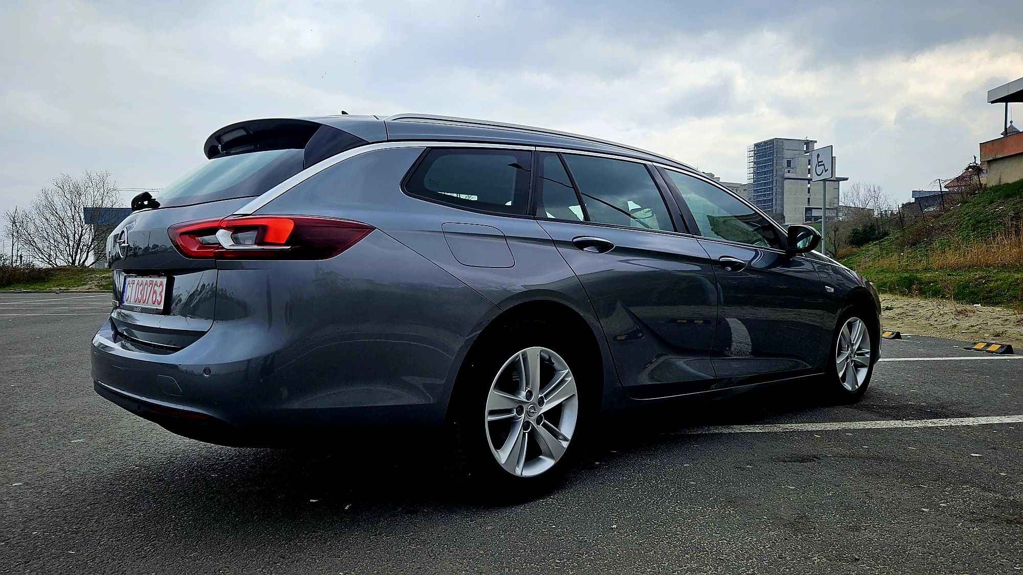 Vând Opel insignia 1.5 CDTI Sport Tourer facelift