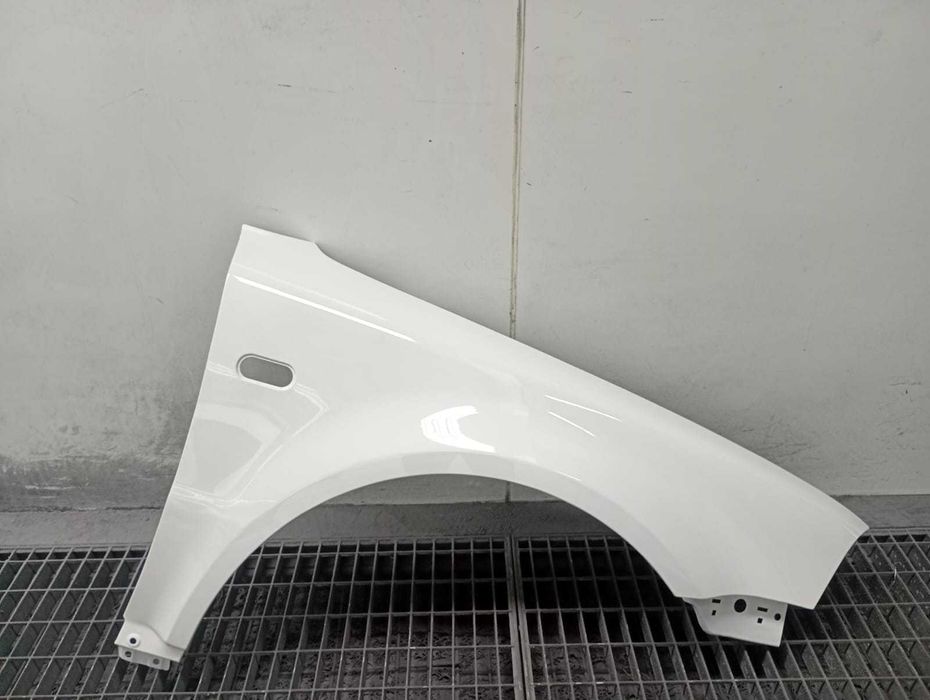 Aripa Fata Dreapta VW Passat B5.5 An 2000-2004 (LB9A (Alb))