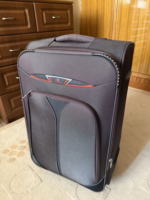 Чемодан Samsonite среднего размера 60*40*24