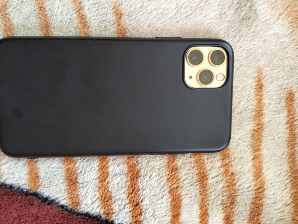 Vând iphone 11 pro max sau schimb cu cross si dif unde e cazul