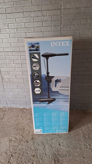 Motorul pentru barca gonflabila Intex + suport