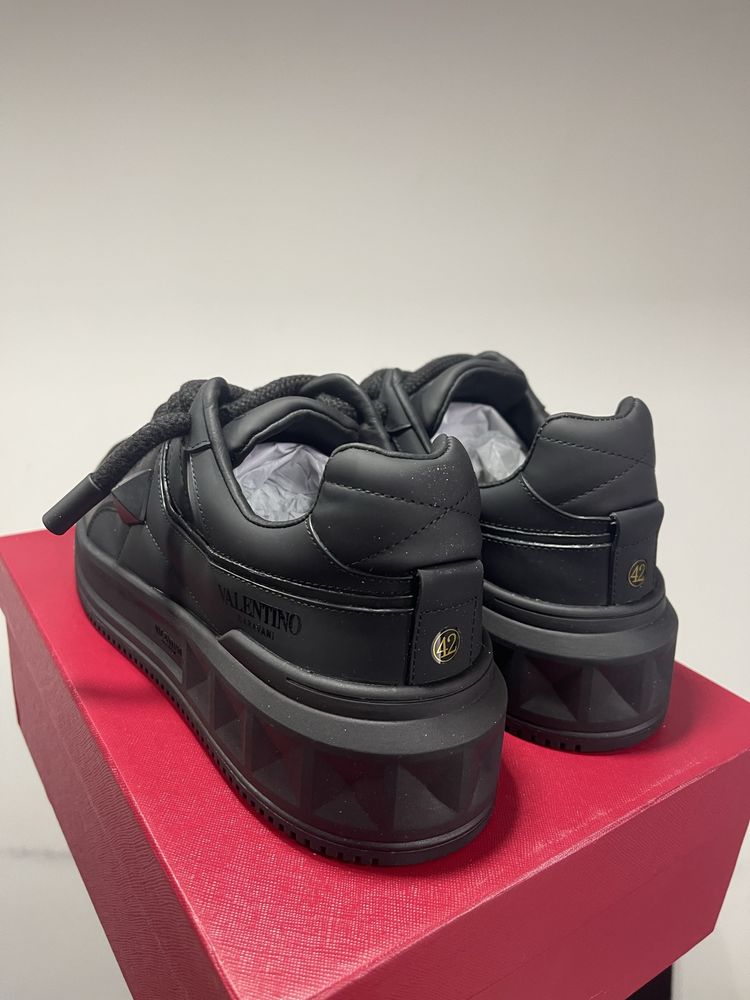 Valentino Garavani One Stud Black