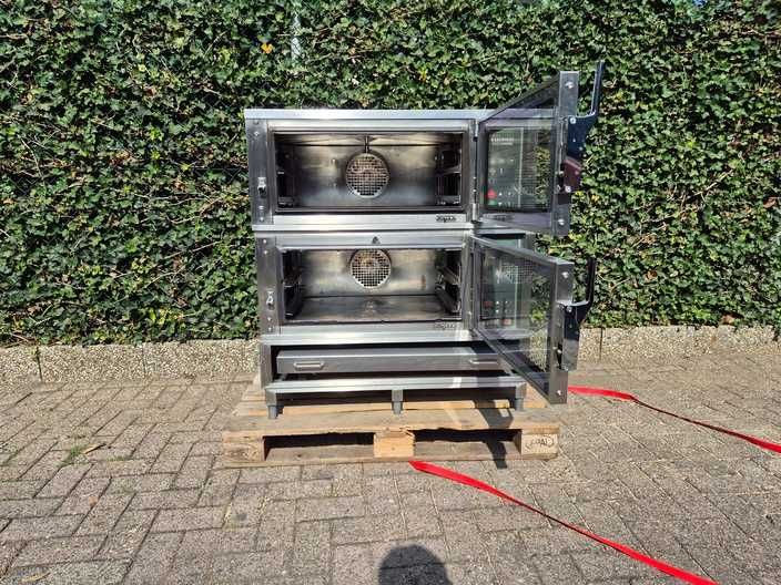 Двойна фурна Leventi Bakermat 220V 2016г, заедно с основа и маса.