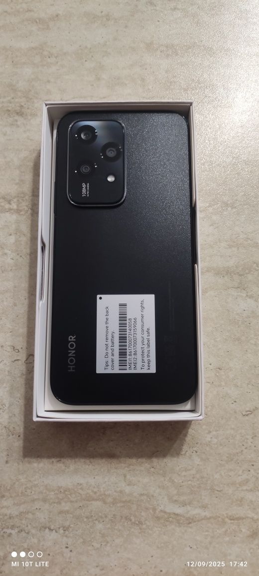 Телефон Honor 200 lite