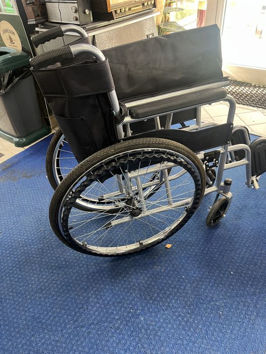 Инвалидна количка – сгъваема, лека и удобна