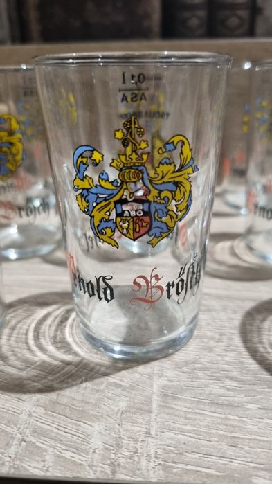 12 броя малки чашкк