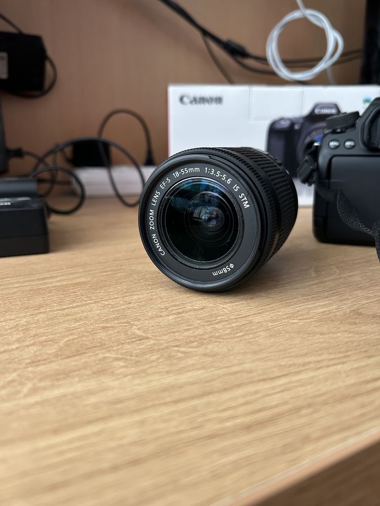 Canon EOS 80d с обектив EF-S 18-55mm