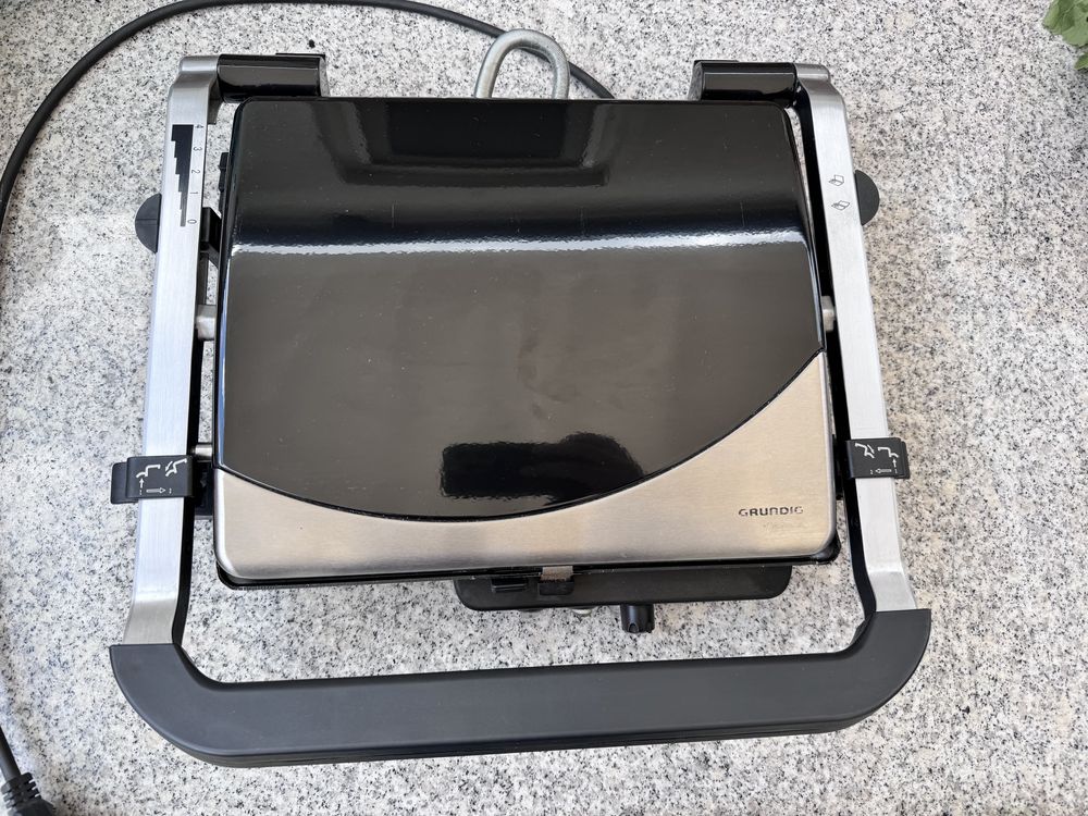 Grill / Sandwich maker GRUNDIG CG 5040