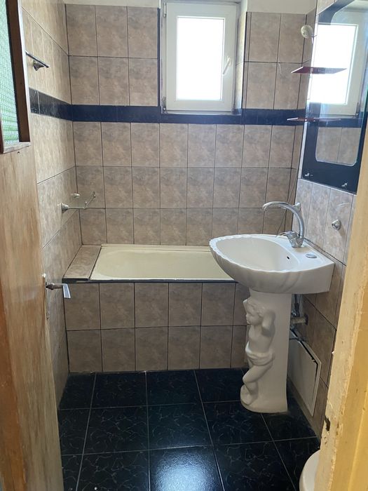 De Vanzare apartament 3 Camere Craiovei Pret 65.000Euro