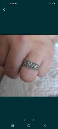 Продаётся  серебряное  кольцо