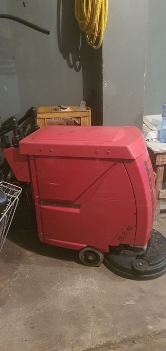 Машина за миене на под