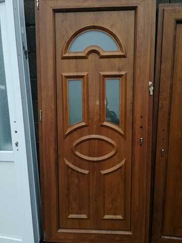 Uși pvc cu panel decorativ