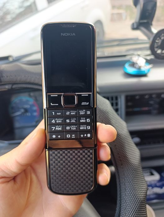 Nokia 8800 sotiladi
