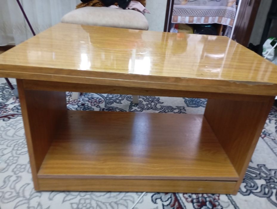 Продам журнальный столик раскладной в хорошем состоянии