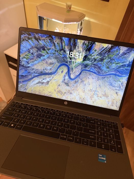 Лаптоп HP 250 15,6” G10 , 13th Gen INTEL Core i5 512 SSD
