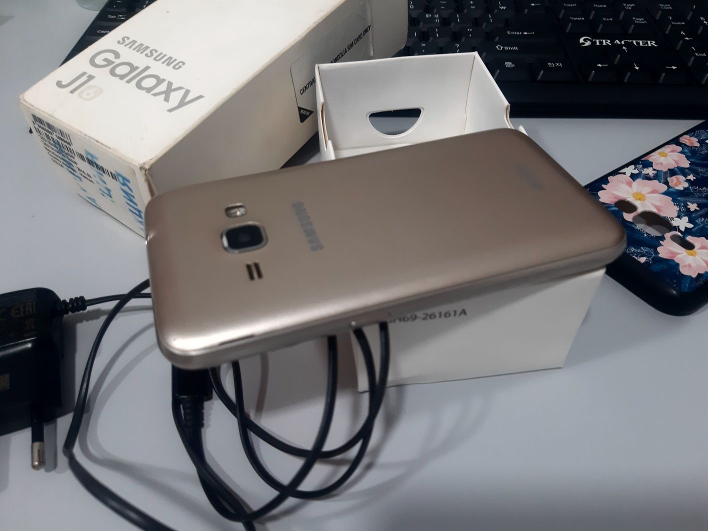 Samsung.J1 2016 Gold sotiladi.
