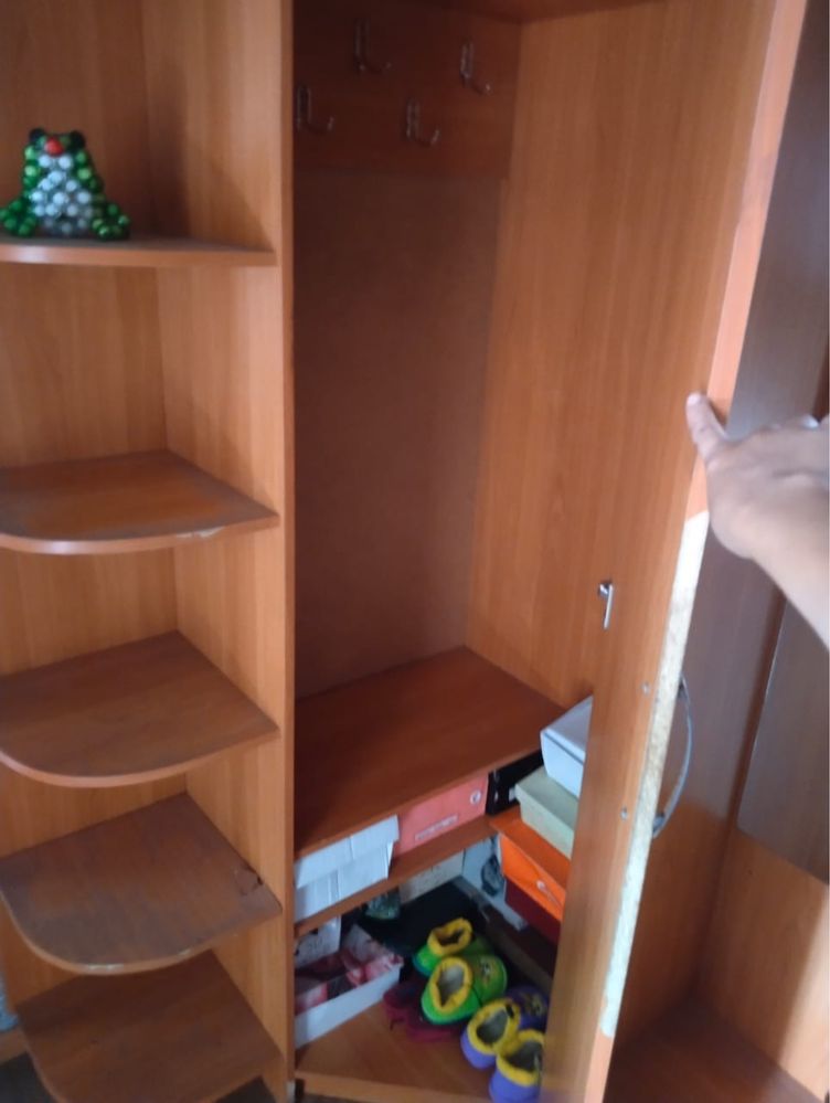 Угловой шкаф в прихожую