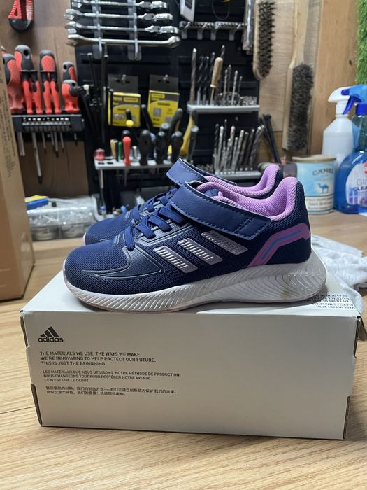 Продавам детски маратонки Adidas