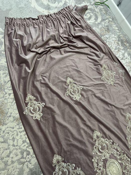 Роскошные шторы с вышивкой — почти новые, комплект 2 стороны